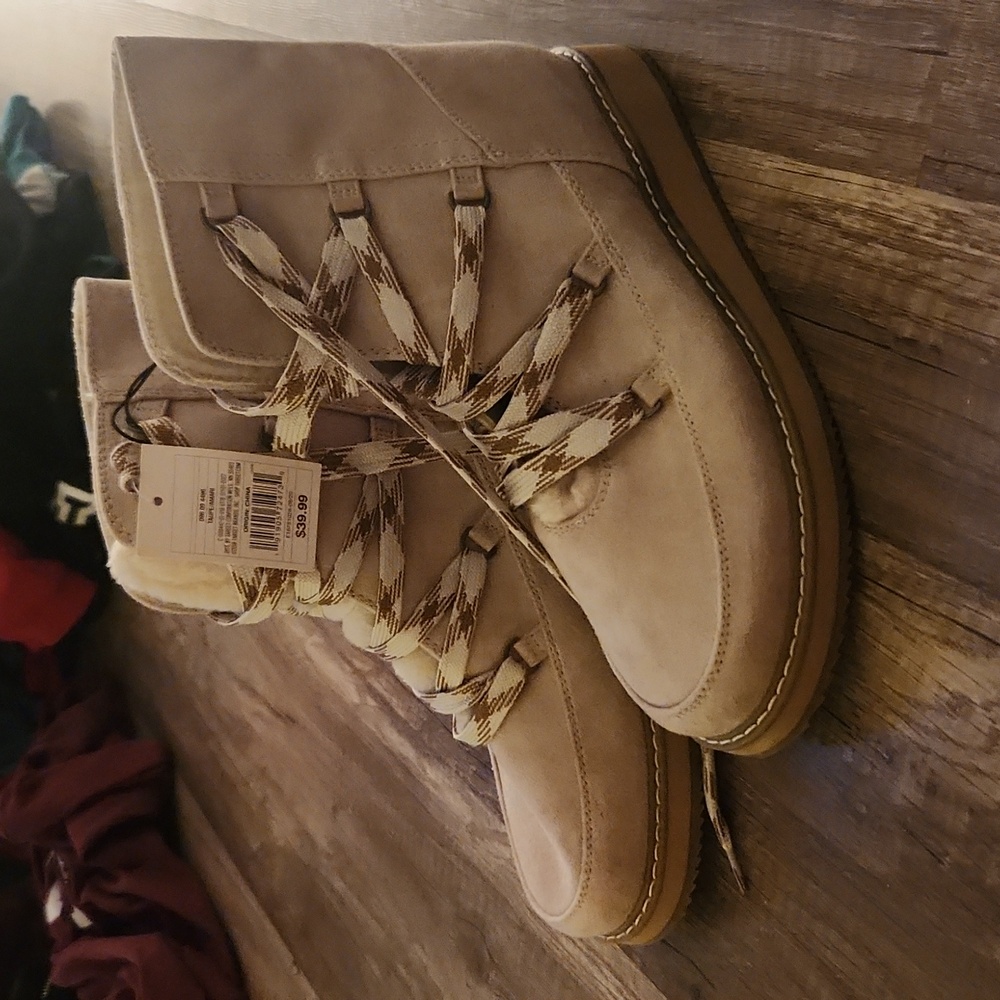 Universal thread boots